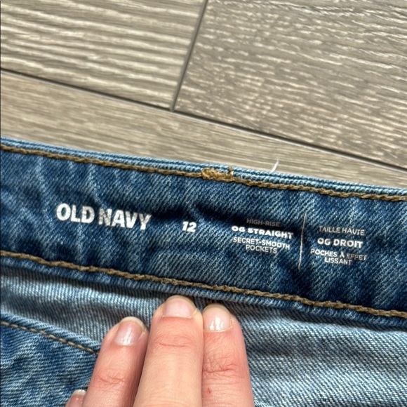 Old Navy Women's Blue Denim Shorts - Picture 5 of 6